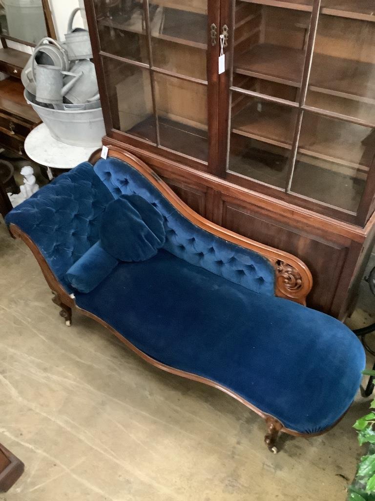 A Victorian mahogany chaise longue, length 200cm, depth 84cm, height 93cm